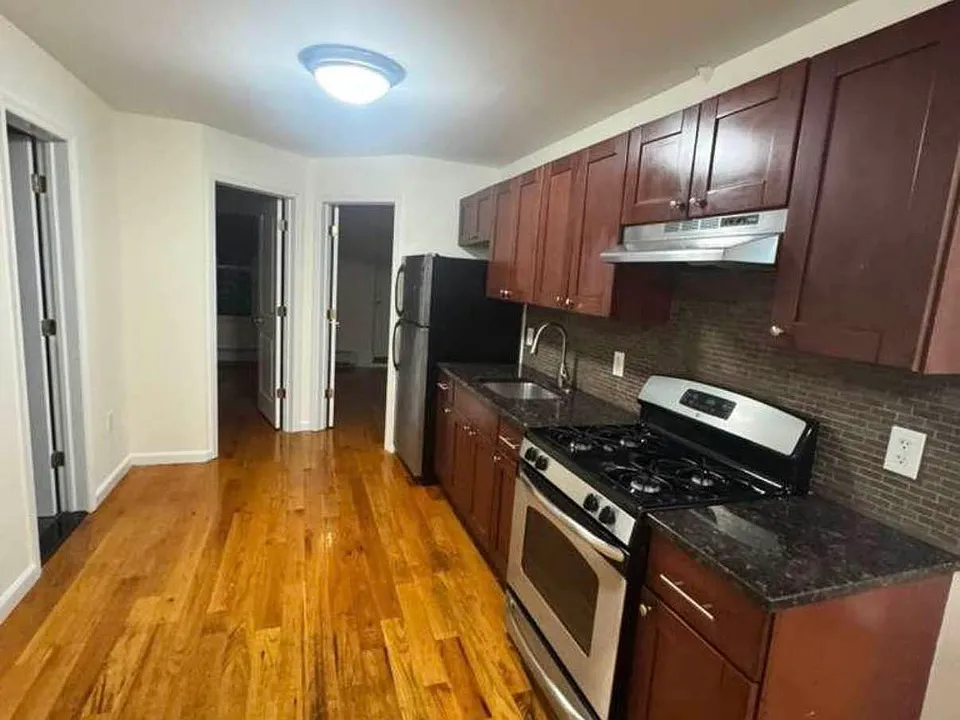 49 Vernon Ave #3