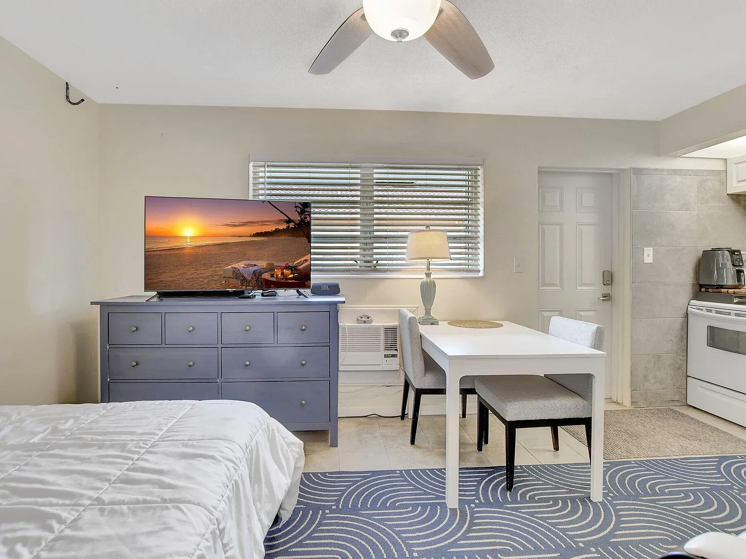 Studio, 1.0 bath, 450 sqft, $1,599 — Photo 4