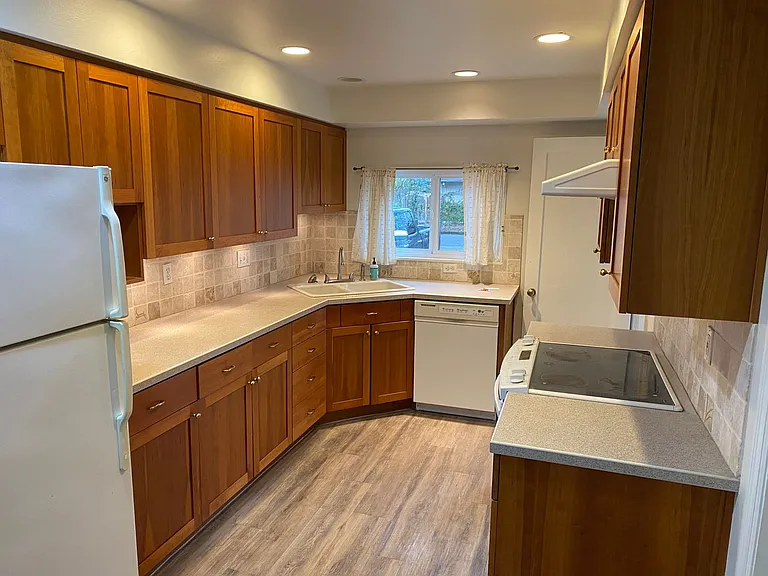 6144 N Willamette Blvd — Photo 7