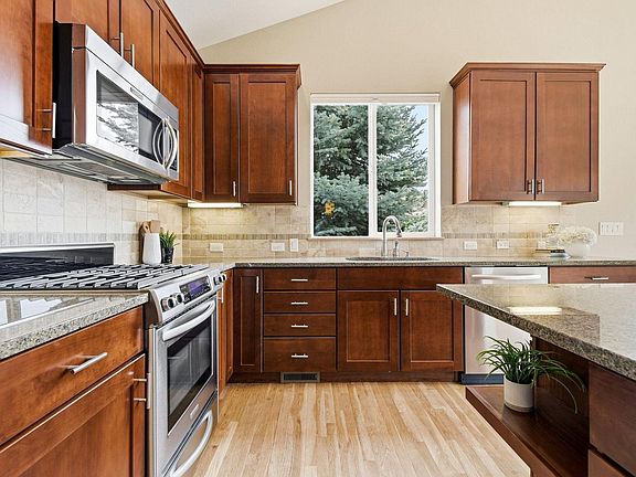 5th image of 334 McConnell Dr