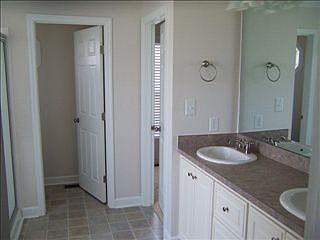 5th image of 102 Glenn Laurel Dr