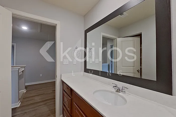 1111 Freedom Pkwy — Photo 19
