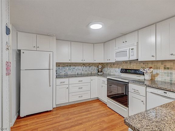 4th image of 4310 Hyde Park Unit 4