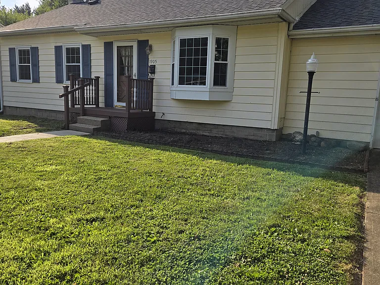 1905 Mohawk Dr — Photo 2