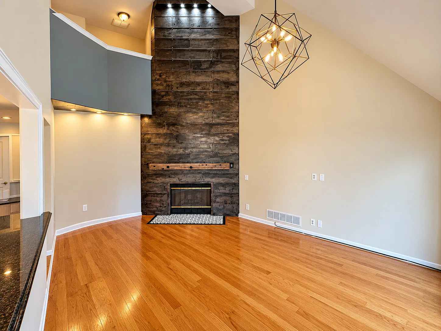 3 bed, 2010 sqft, $4,700 — Photo 3