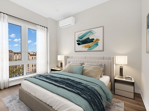 5th image of 563 W 170th St #4D
