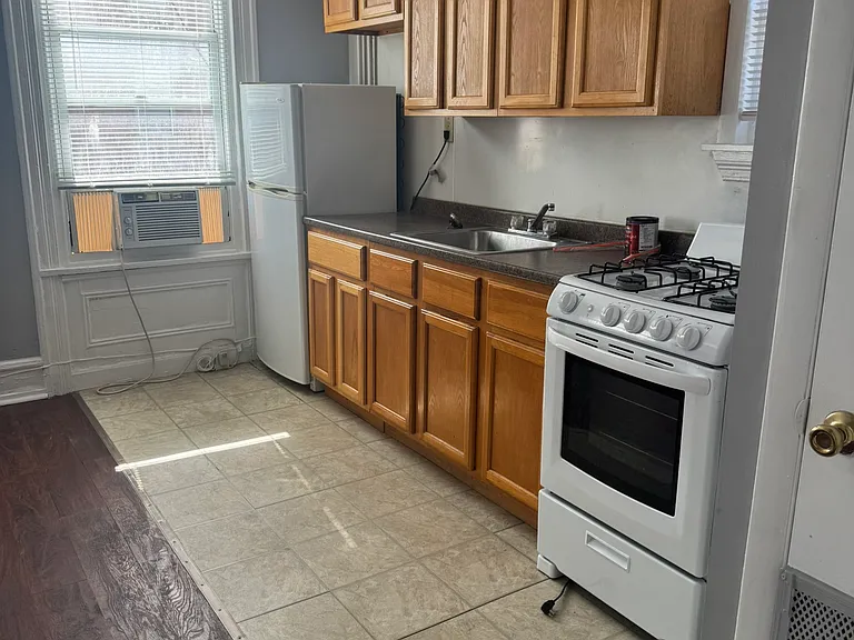 734 S 20th St #2F — Photo 3