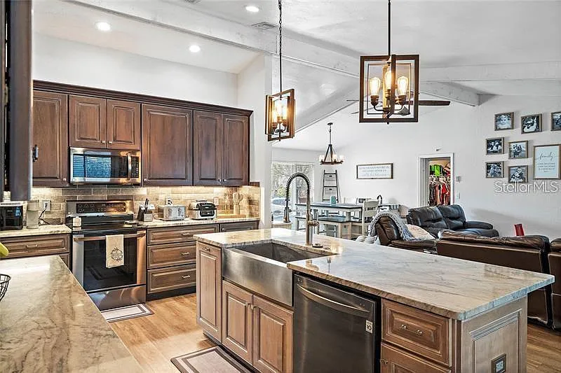 3 bed, 2.0 bath, 1772 sqft, $3,200 — Photo 4