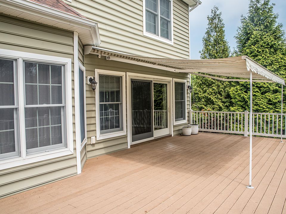 Lrg back deck w canopy