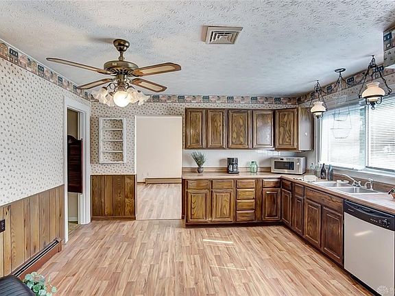 5th image of 7945 Allison Ave