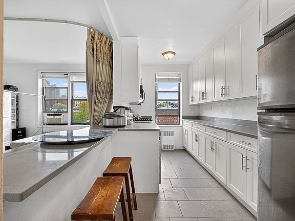 5th image of 71-11 Yellowstone Blvd #4B