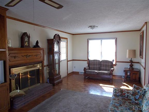 4th image of 218 Dogwood Dr