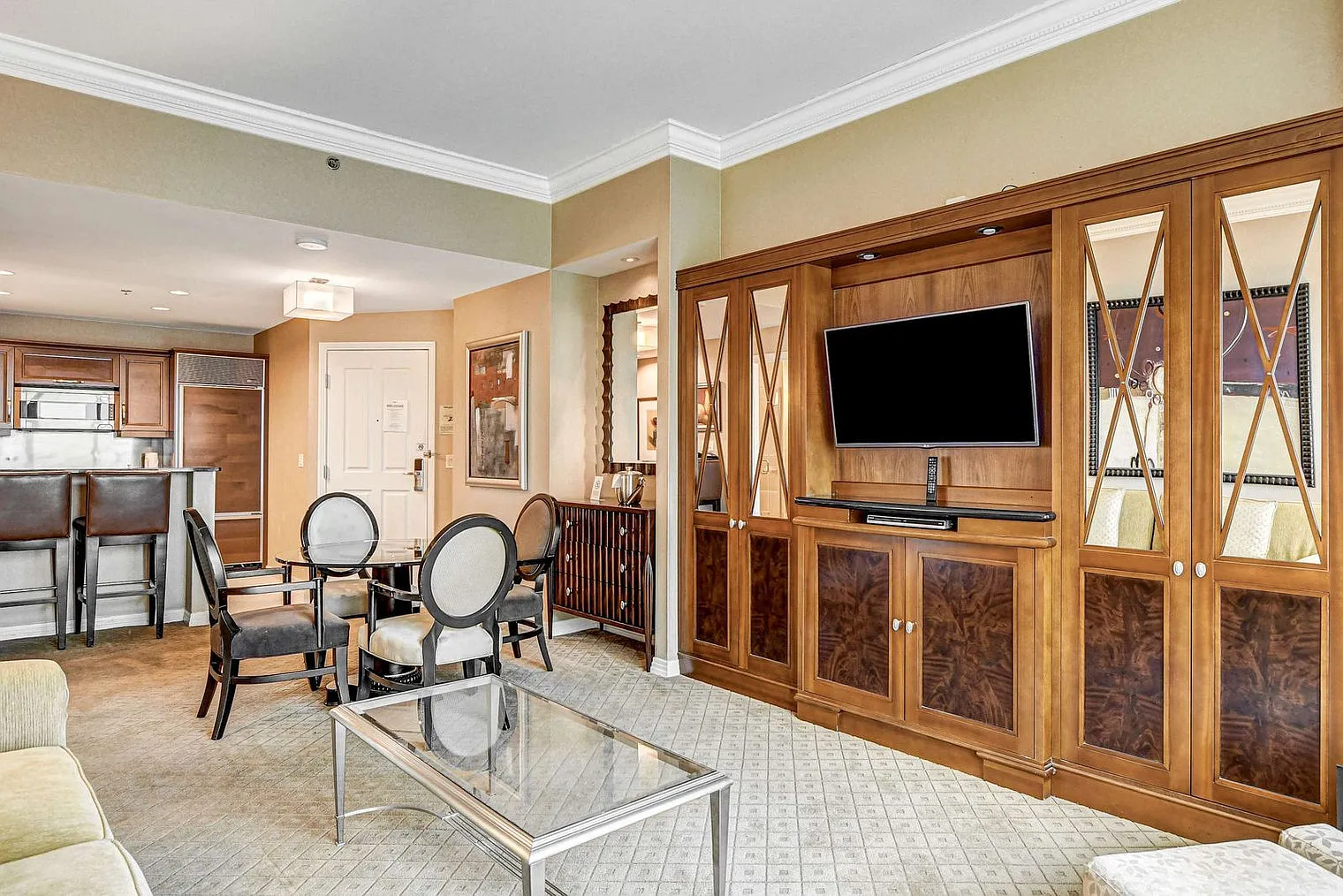 1 bed, 1.0 bath, 839 sqft, $9,733 — Photo 2