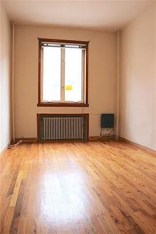 516 Park Ave — Photo 3