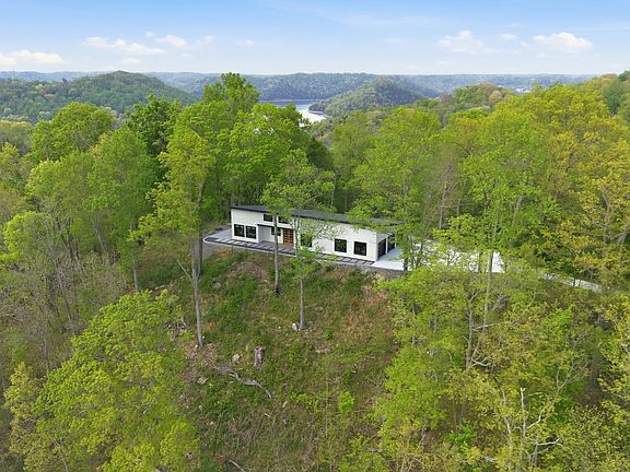 4th image of 668 Seaton Dr