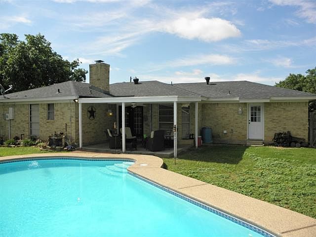 1st image of 3242 Primrose Dr