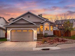 11 Sheep River Gate, Okotoks, AB T1S 1X2