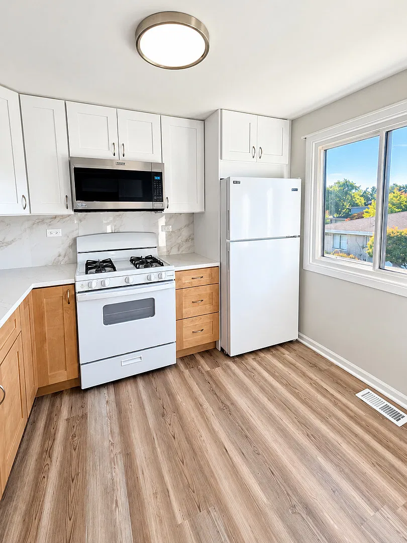 2 bed, $2,300 — Photo 4