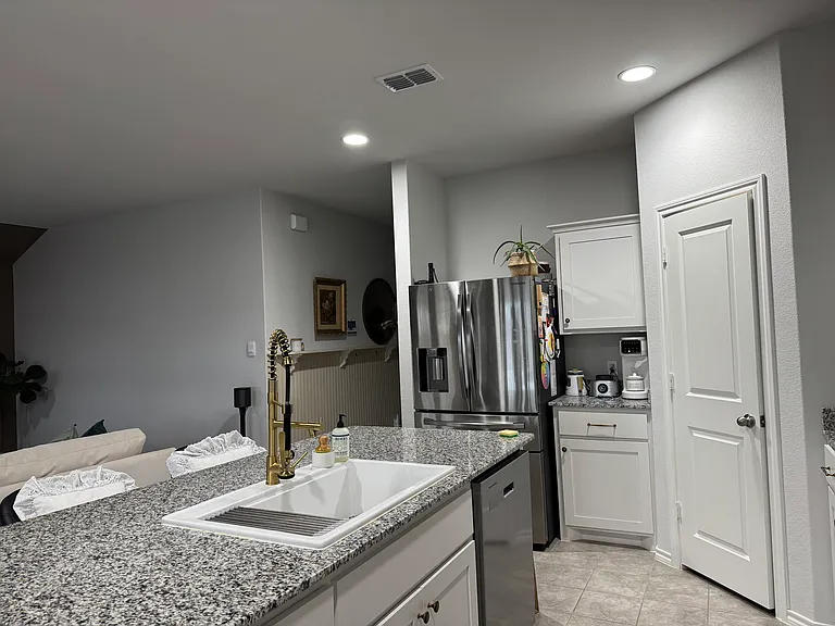 721 Whitecomb Ln — Photo 5