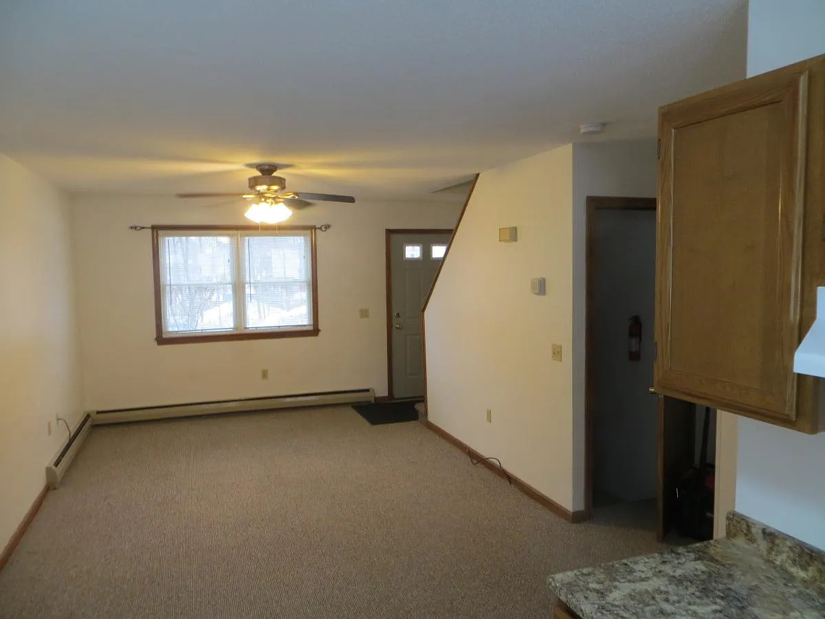 2 bed, 1.5 bath, 1050 sqft, $1,485 — Photo 3