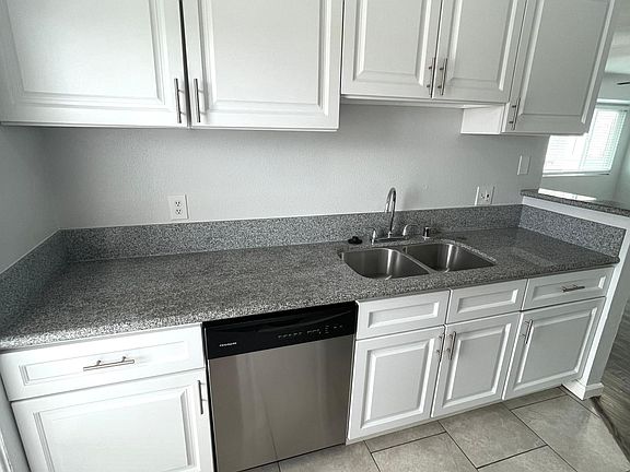 3rd image of 563 Cherry Ave #3001