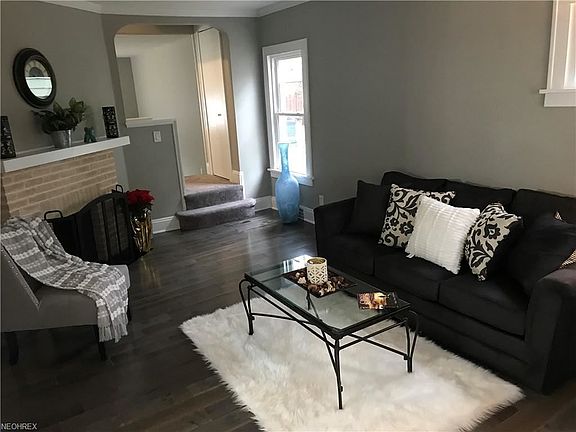 4th image of 15123 Lanning Ave