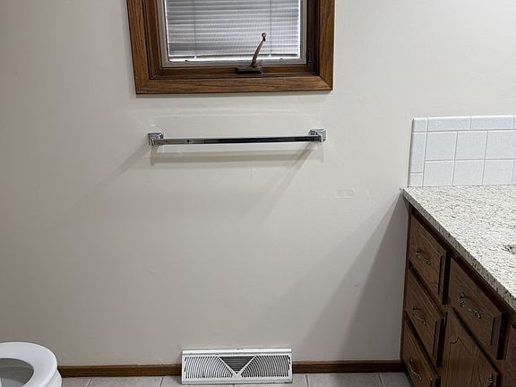 5th image of 605 N Humbolt Ave