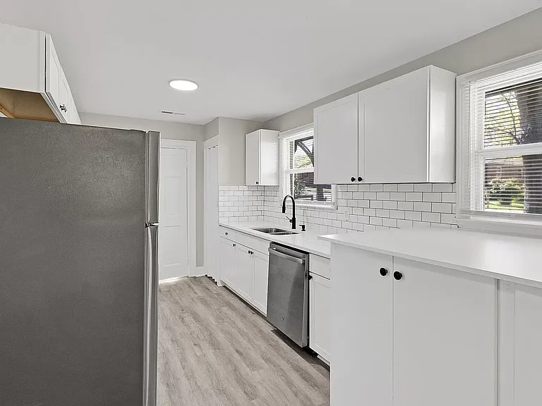 611 Gardner St — Photo 11