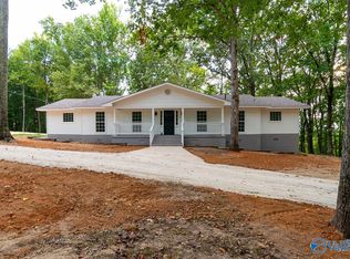 47 Paradise Ln, Hartselle, AL 35640