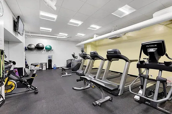 Rented by Coldwell Banker Warburg | media 8