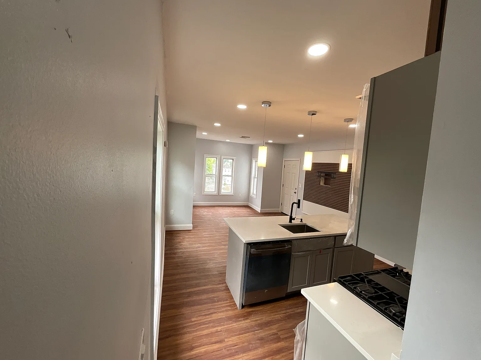 3 bed, 1100 sqft, $2,600 — Photo 4