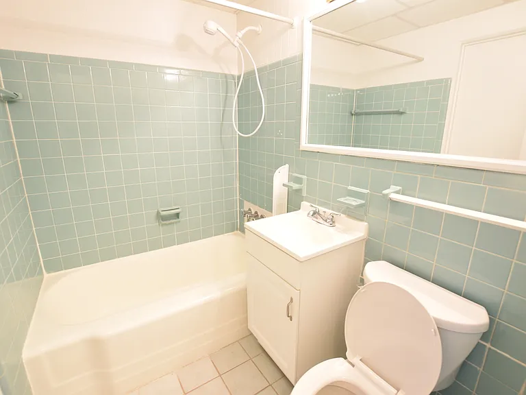 Delaney Court — Photo 10