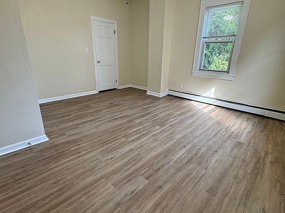 4th image of 78 Herman St Floor 2