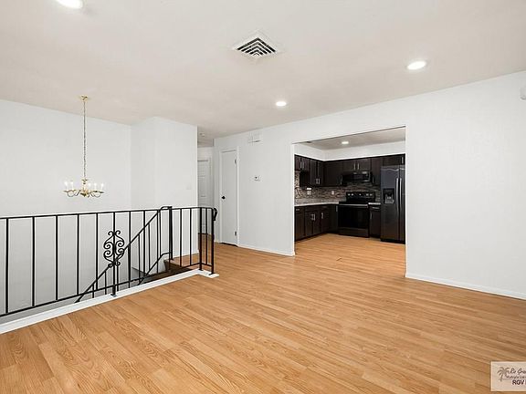 4th image of 1915 Woodway Dr