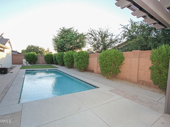 5th image of 1008 W TOPEKA Drive