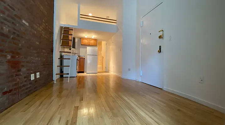 Rented by HOLTON REAL ESTATE INC. | media 6