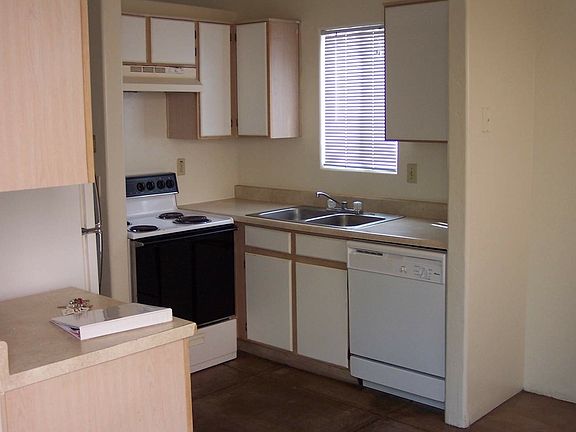 3rd image of 3557 E Glenn St