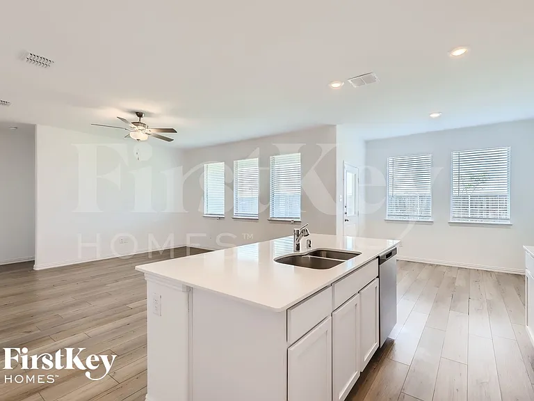 212 Wyndemere Ln — Photo 9