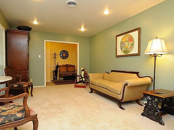 3rd image of 10507 Timberwood Dr