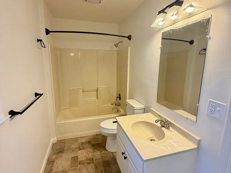 33 Park View Dr — Photo 23