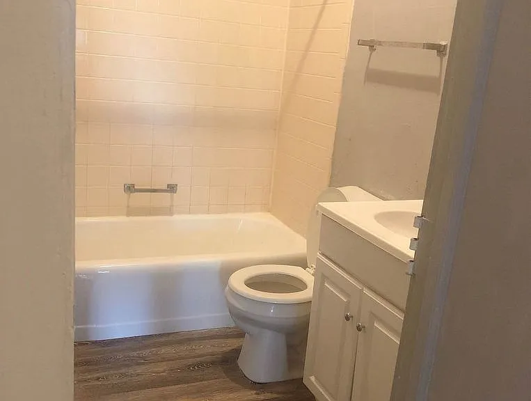 610 Henry St #1G — Photo 5