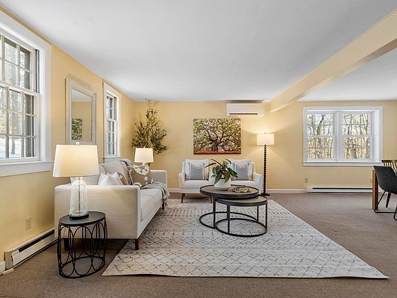 4th image of 8 Woodchuck Hill Rd