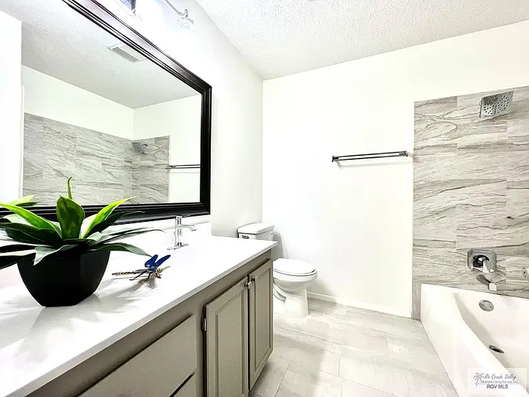 3908 Las Palmas Cir — Photo 23