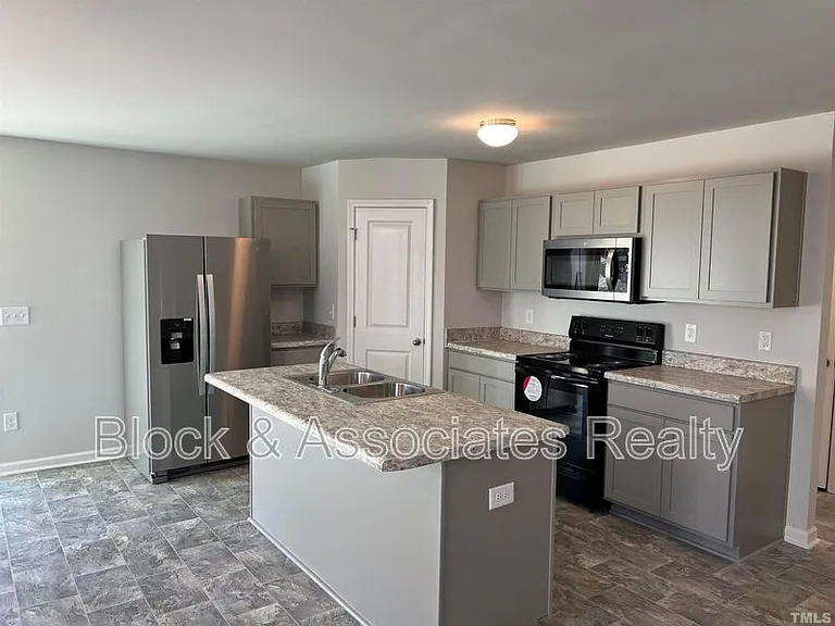 179 Maple Tree Ln — Photo 2