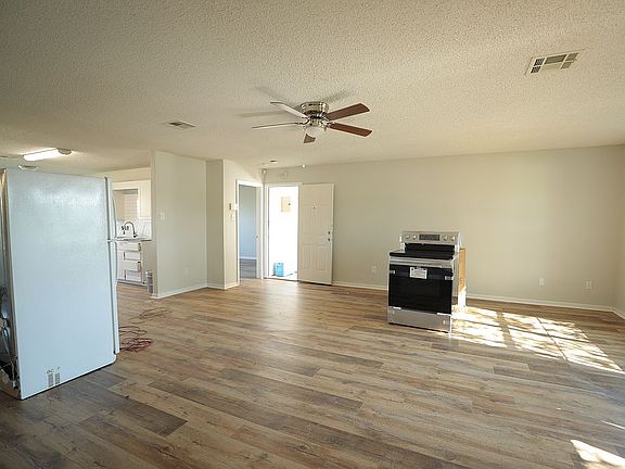 5th image of 4311 Lloyd Dr
