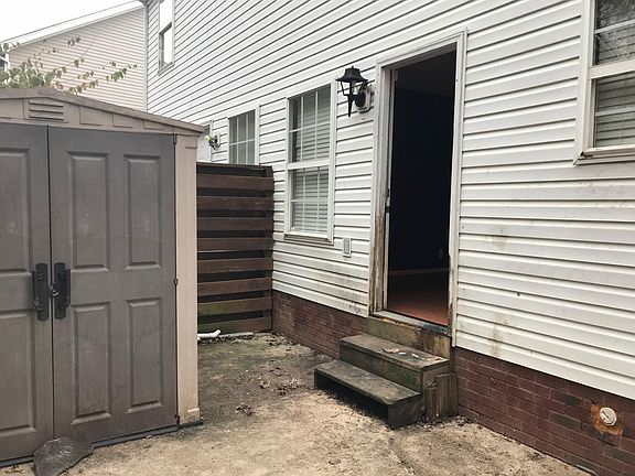 4th image of 1421 Middleborough Ct