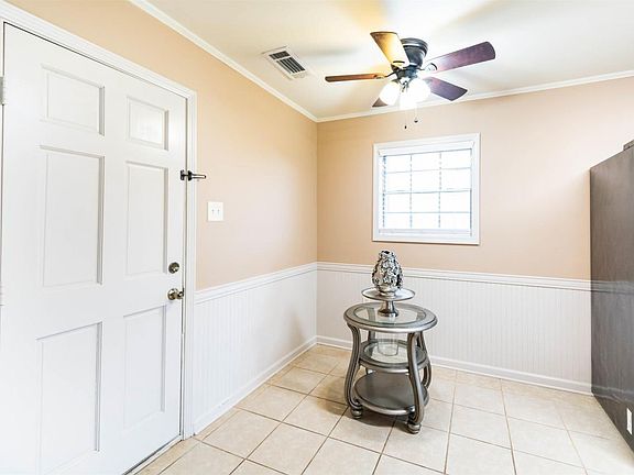 5th image of 218 Hanson Dr