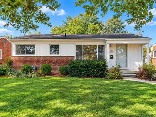 30107 Rosebriar St, Saint Clair Shores, MI 48082