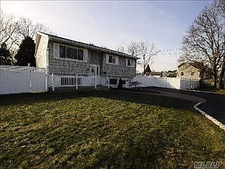 5th image of 586 Bellmore St