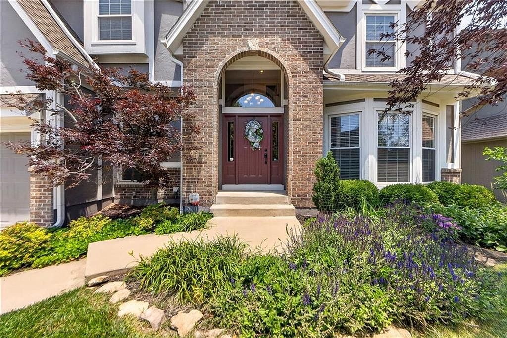 13139 Kessler St, Overland Park, KS 66213 | Zillow